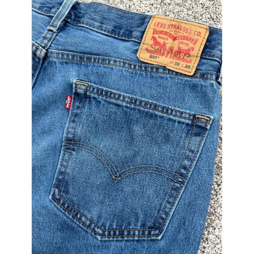 Levis 550 Relaxed Fit Jeans Mens 36x30 Medium Wash Blue Denim #0825